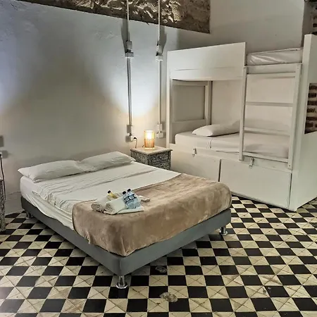 Be Lounge Hostal