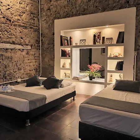 Be Lounge Hostal *