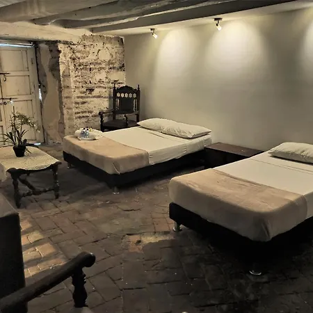 Be Lounge Hostel *
